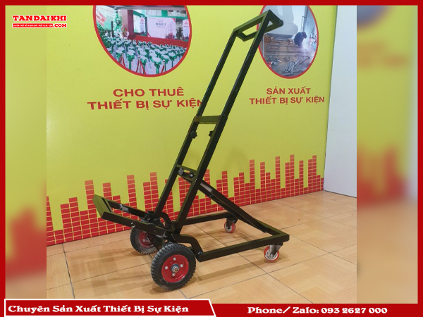 Bán Xe Đẩy Ghế Sự Kiện Chịu Tải Cao Giúp Tiết Kiệm Nhân Lực, Thời Gian, Bảo Vệ Ghế Và Nâng Cao Chuyên Nghiệp. Sản Phẩm Khung Thép Chịu Lực, Bánh Xe Chịu Tải Lớn, Gấp Gọn Tiện Lợi. Tân Đại Khí Cung Cấp Đa Dạng Model, Tư Vấn Nhanh, Lắp Đặt Chuyên Nghiệp Và Bảo Hành Dài Hạn. Liên Hệ Ngay Để Báo Giá!