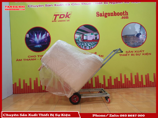 Bán Xe Đẩy Ghế Sự Kiện Chịu Tải Cao Giúp Tiết Kiệm Nhân Lực, Thời Gian, Bảo Vệ Ghế Và Nâng Cao Chuyên Nghiệp. Sản Phẩm Khung Thép Chịu Lực, Bánh Xe Chịu Tải Lớn, Gấp Gọn Tiện Lợi. Tân Đại Khí Cung Cấp Đa Dạng Model, Tư Vấn Nhanh, Lắp Đặt Chuyên Nghiệp Và Bảo Hành Dài Hạn. Liên Hệ Ngay Để Báo Giá!