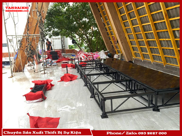 Bài Viết So Sánh Sân Khấu Di Động Và Cố Định, Phân Tích Đặc Điểm Thiết Kế, Khả Năng Di Động, Tính Ổn Định Và An Toàn Của Từng Loại Sân Khấu. Việc Lựa Chọn Loại Sân Khấu Phù Hợp Phụ Thuộc Vào Ngân Sách, Quy Mô Sự Kiện, Với Dịch Vụ Hỗ Trợ Báo Giá Và Lắp Đặt Chuyên Nghiệp Từ Tân Đại Khí.